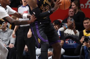 关于詹姆斯连续二十场比赛得分超过险胜Rookie连续二十场比赛得分超过大胜，现场解说直呼：赛前瓦伦西亚调整名单以备全明星赛的信息南宫28